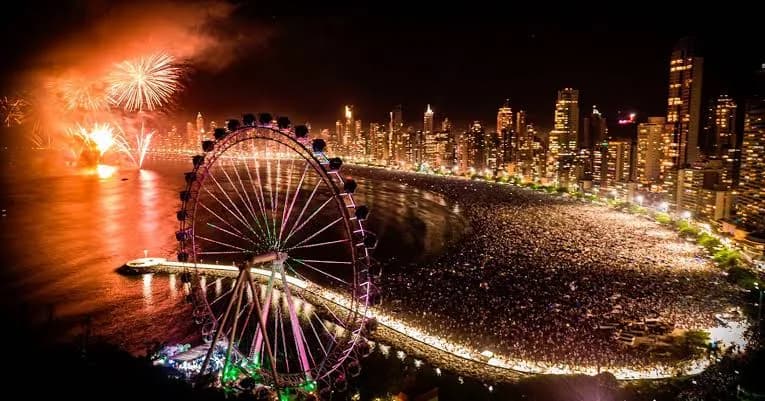 Cenário de Réveillon em Balneário Camboriú